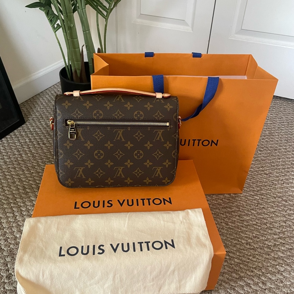 New Authentic Louis Vuitton Pochette Métis Bag. - Picture 6 of 13